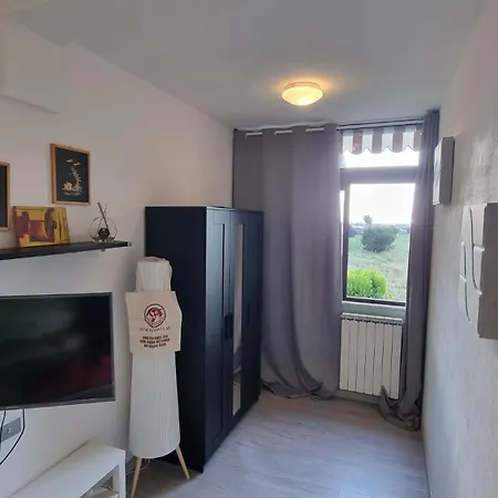 Kundra Portiglioni לינה וארוחת בוקר 4*